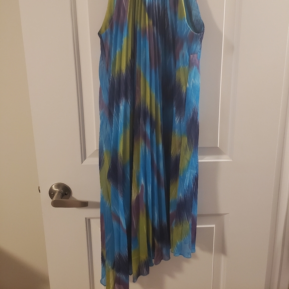 Vacation dress - Picture 2 of 2